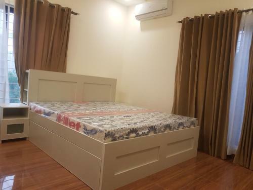 Cheerful 3-bedroom Fully Furnished Home.