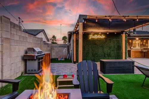 Backyard Retreat Minutes From Old Town