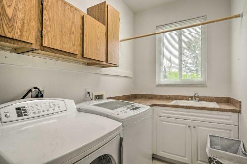Cape Coral Getaway With Pool About 6 Mi To Beach!
