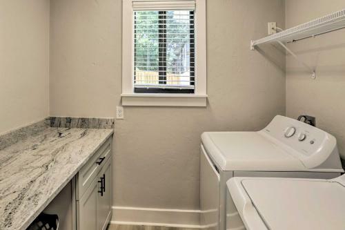 Cozy Tallahassee Apartment With Spacious Yard!