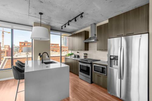 Apartamento 3br Elegant Glass Penthouse Pool With Deck & Gym