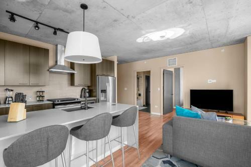 Apartamento 3br Elegant Glass Penthouse Pool With Deck & Gym