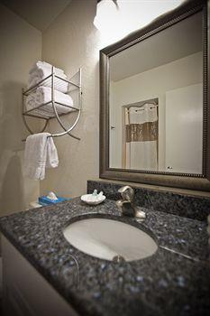 Legacy Harbour Hotel & Suites