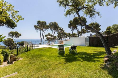 Luxury Villa In Front Of The Beach Popeta
