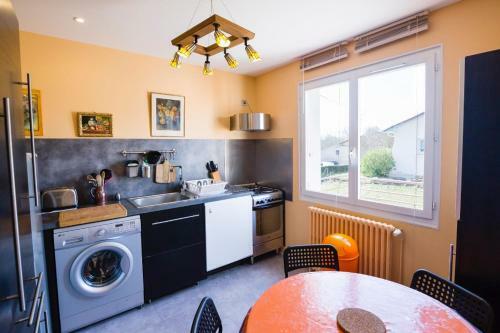 Maison Centre-ville Avec Jardin Priv� Jonzac