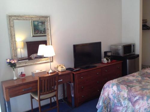 Red Roof Motor Inn