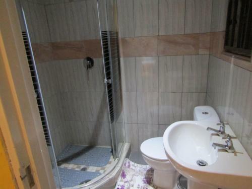 Hostal Phomolong Guest House Soweto