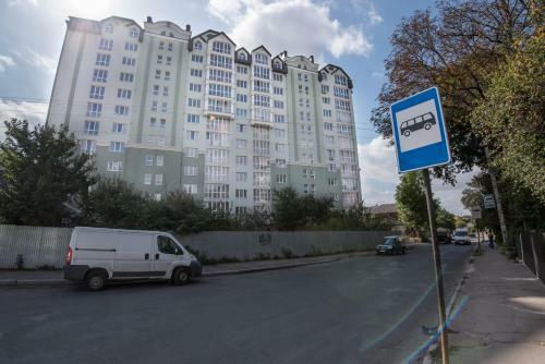 Cozy Apartment On Hlyboka Street 24