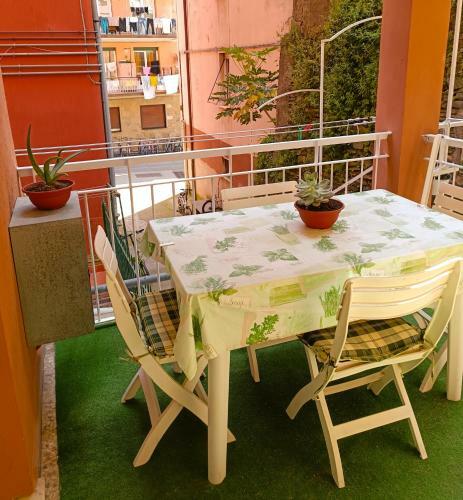 Classic Monterossino Apartment In Old Town