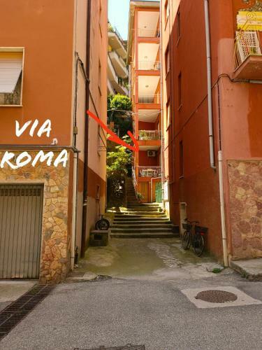Classic Monterossino Apartment In Old Town