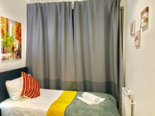 London Excel 2 Bedrooms River View Apartment