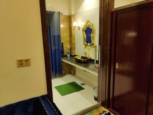 Royal Mansion Hotel