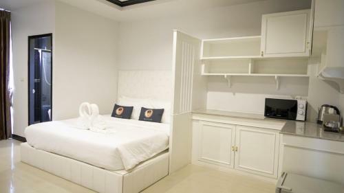 Hotel Roomquest Nichada Isb International