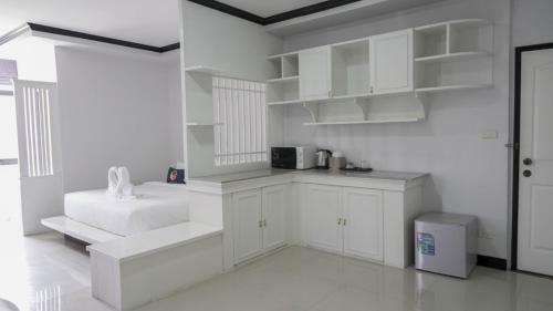 Hotel Roomquest Nichada Isb International