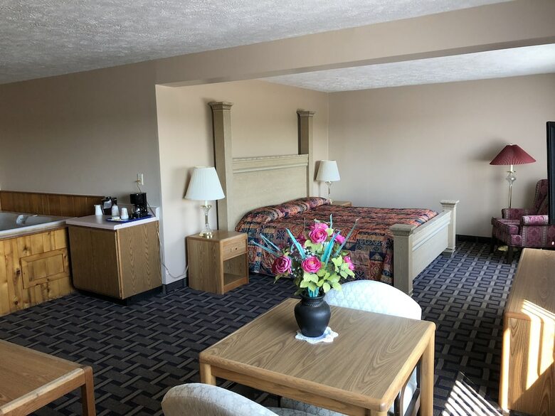 Hotel Sky Lodge Inn & Suites - Delavan