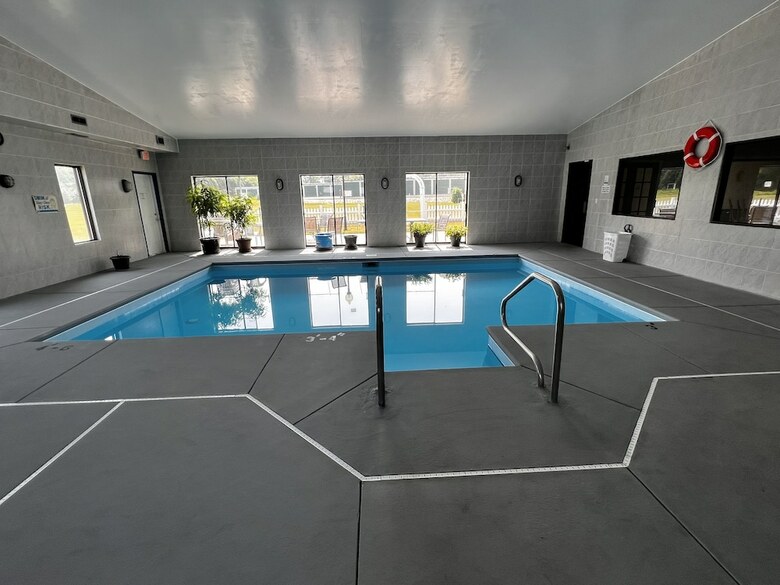 Hotel Sky Lodge Inn & Suites - Delavan
