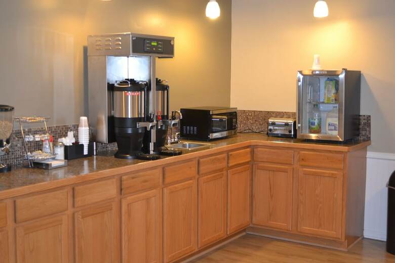 Hotel Sky Lodge Inn & Suites - Delavan