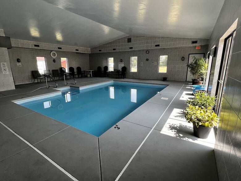 Hotel Sky Lodge Inn & Suites - Delavan