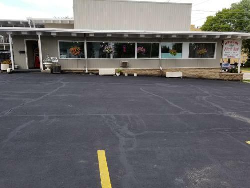 Hillcrest Motel