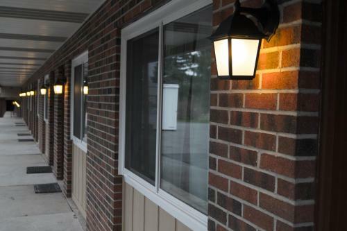 Motel Sullivan Trail Inn & Suites