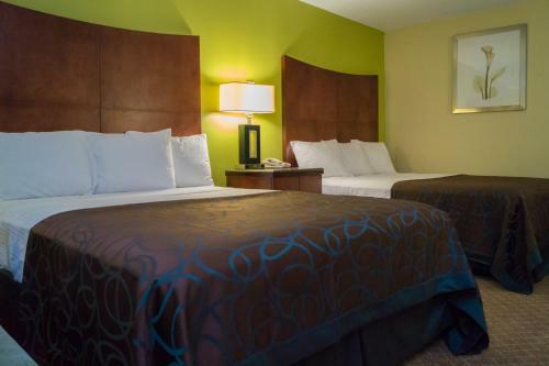 Motel Sullivan Trail Inn & Suites