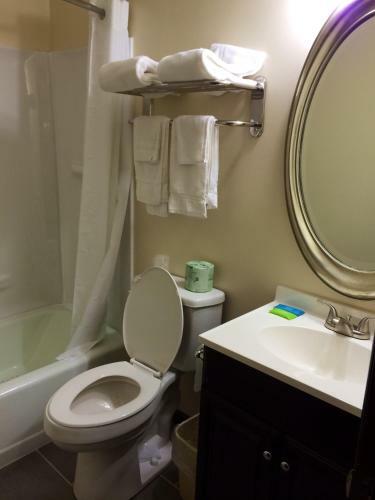Motel Sullivan Trail Inn & Suites