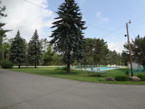 Motel Sullivan Trail Inn & Suites