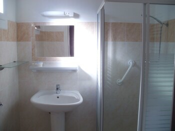 Hotel H�tel Du Tricastin