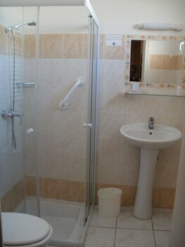 Hotel H�tel Du Tricastin