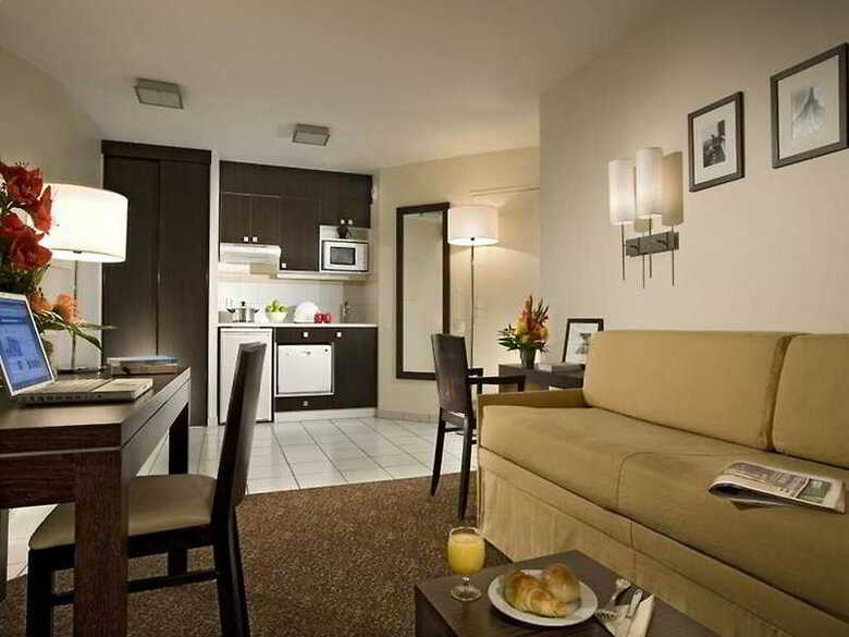 Hotel Citadines Republique Paris
