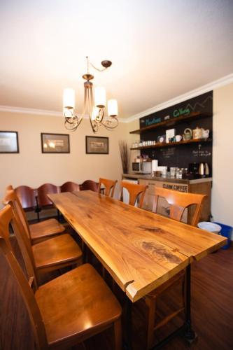 Alpenrose Revelstoke Bed & Breakfast