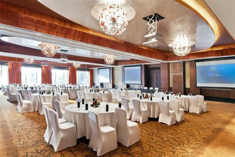 Hotel Novotel Mumbai Juhu Beach