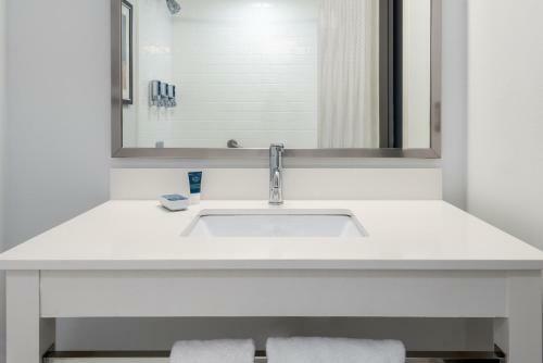 Hotel Four Points Huntsville Airport