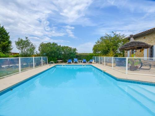 Holiday Home Le Pigeonnier De Pezelin Monprimblanc