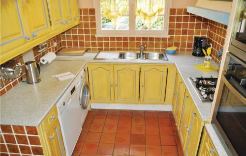Holiday Home La Roure�