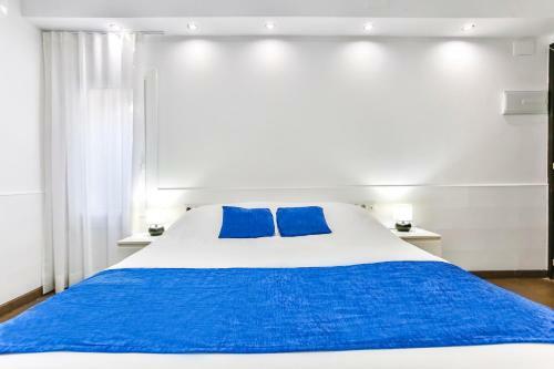 Hostal Laramond Barcelona Rooms