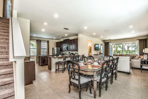 Modern Villa Wprivate Pool And Air Hockey Table