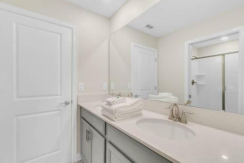 6 Bedrooms - 6 Bathrooms - Storey Lake 2875 Sc