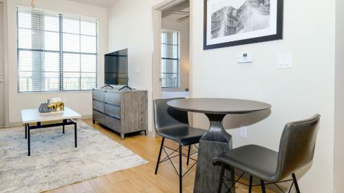 Modern Apartment In Prime Location Id8201x09