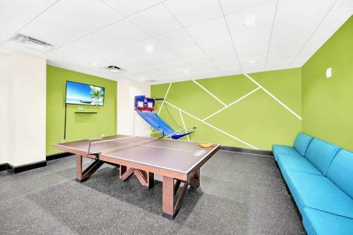 Near Disney - 3br Condo - Pool Ht And Games