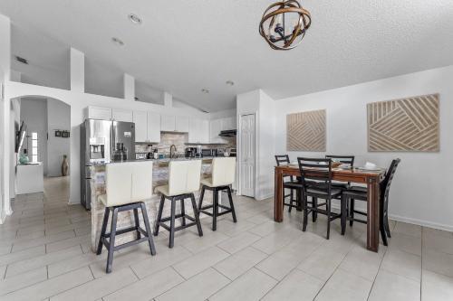 Well Illuminated And Spacious 3 Br Wh15920