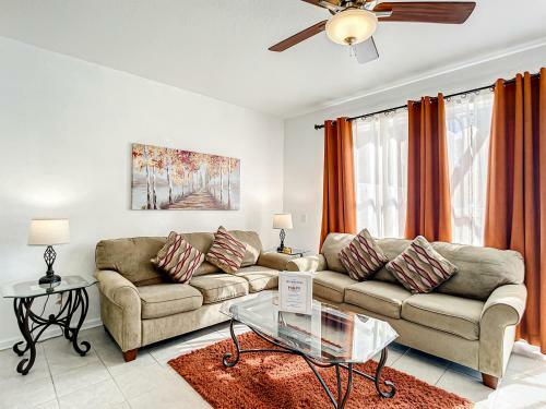 3 Bed Windsor Hills Townhome By Clubhouse Pool