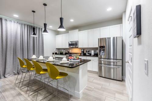 Comfy Modern House W Pool Perfect Location