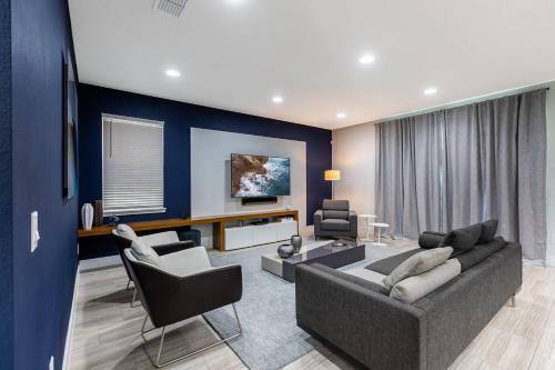 Comfy Modern House W Pool Perfect Location