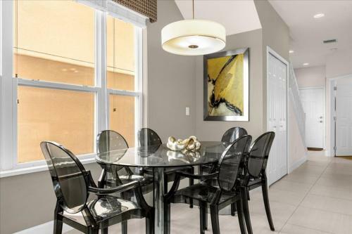 4 Bedrooms- 3 Bathrooms- Serenity 1521 Rc