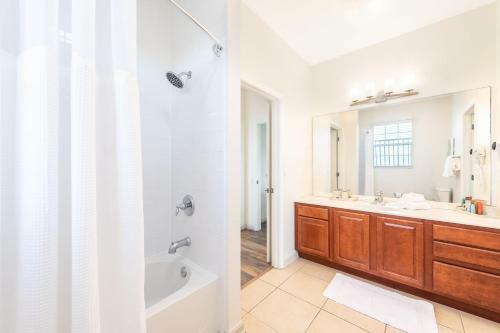 Pool*top Floor*forest Views*balcony*vistacay