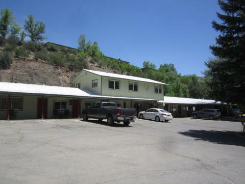 Motel Wapiti Lodge