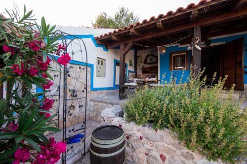 The Sea House Apartments