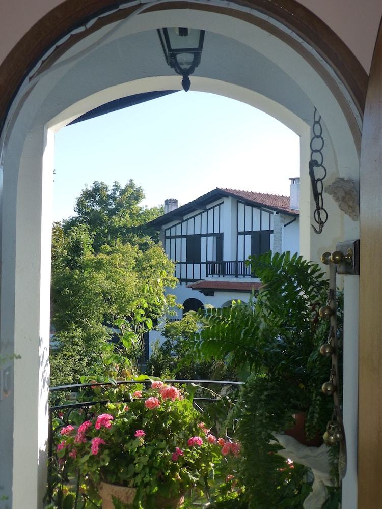 Bed & Breakfast Villa Erresinolettean