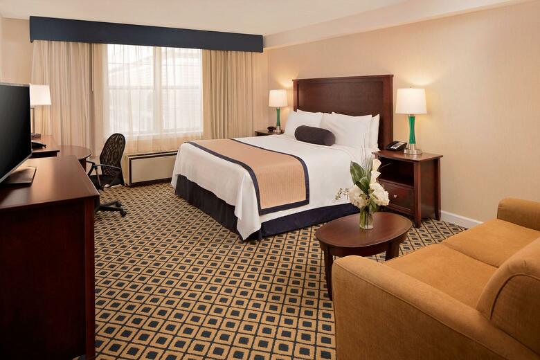 Hotel Westford Regency Inn & Conference Center